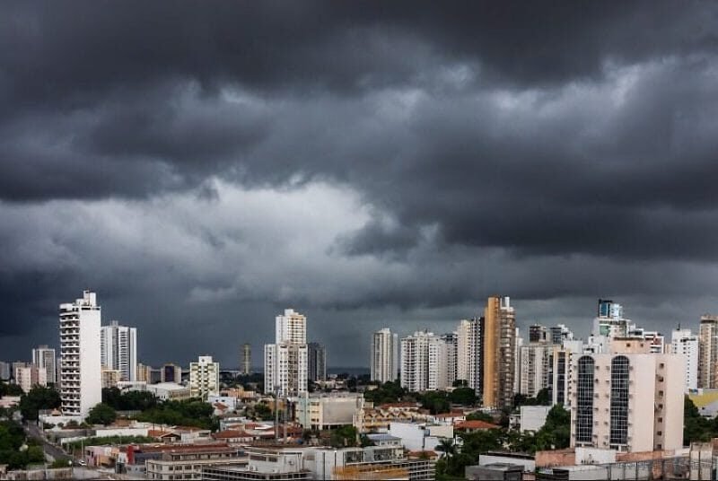 Após onda de calor, tempestades devem atingir todas as cidades de MT nos próximos dias