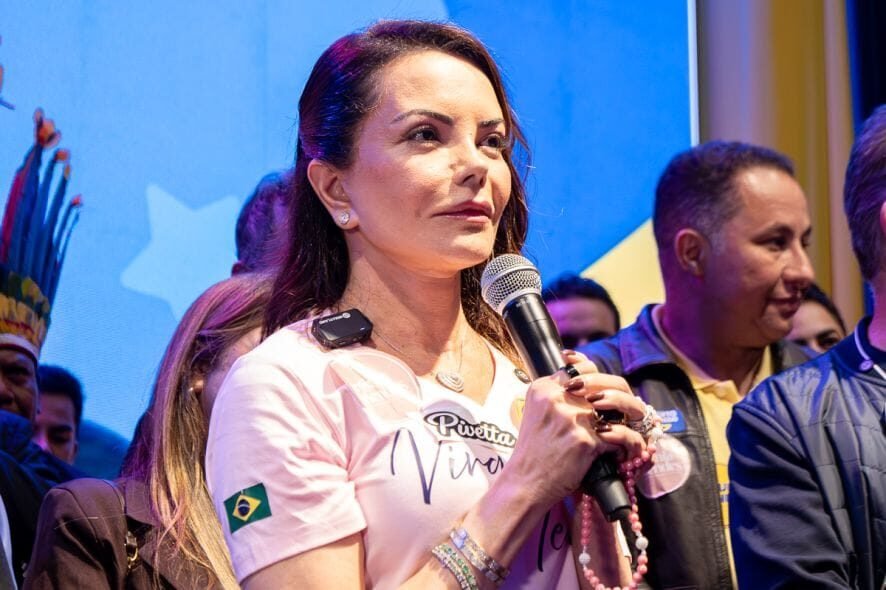 Após pedir votos para Medeiros, Virginia esconde se votará nele ou em Buzetti