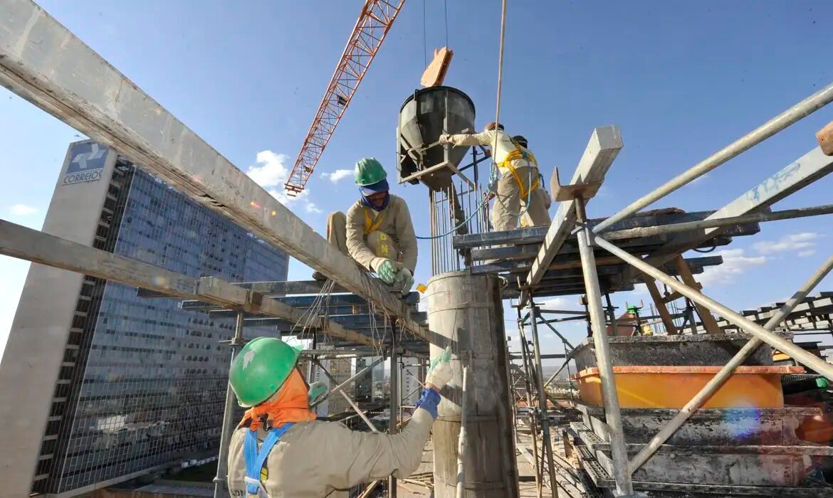 Brasil cria 165,8 mil postos de trabalho em agosto, aponta Caged