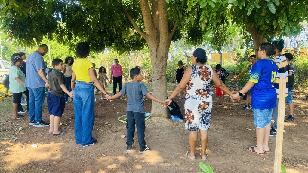 Cras Nova Esperança reúne crianças, adolescentes e idosos para encontro de gerações