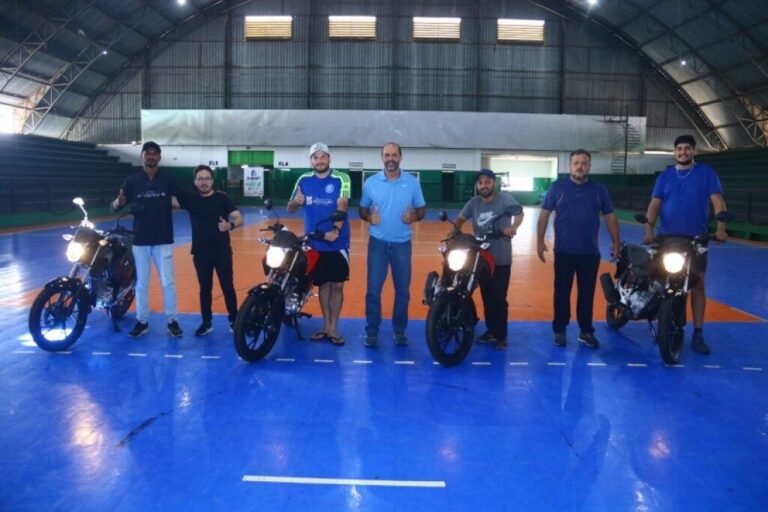 Jogos Olímpicos: Prefeitura de Sinop entrega motos zero quilômetro às equipes vencedoras de modalidades coletivas