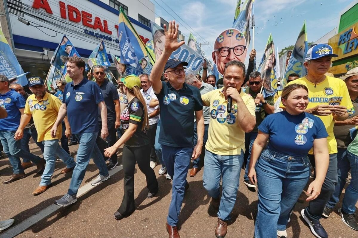 Medeiros, suplente e prefeito confirmam abandono a WF e participam de ato político com Pivetta