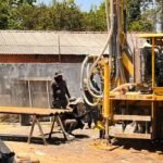 Várzea grande instala poço em escola municipal com foco em 2027