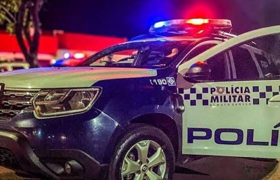 Policial militar é baleado e tem caminhonete e arma roubadas em frente a condomínio na capital