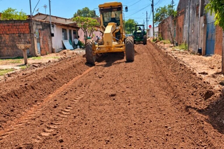 Ruas do Três Barras são preparadas para receber pavimentação asfáltica