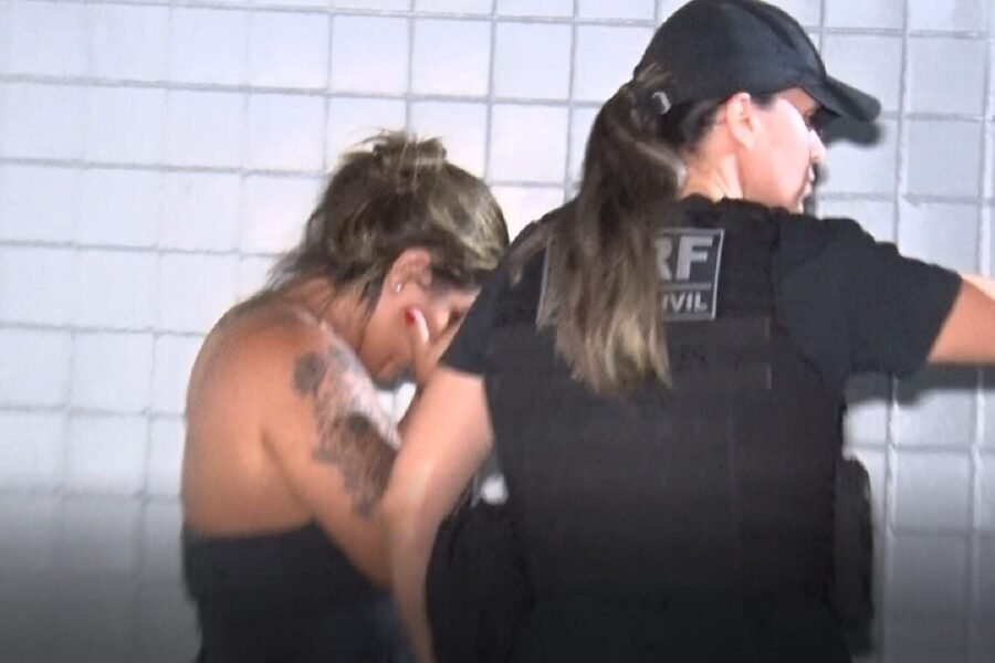 Suspeita de participar de roubo e tortura contra vereador é presa com R$ 17 mil e aliança